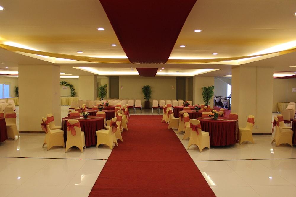 Grand Asia Hotel Makassar Exterior photo