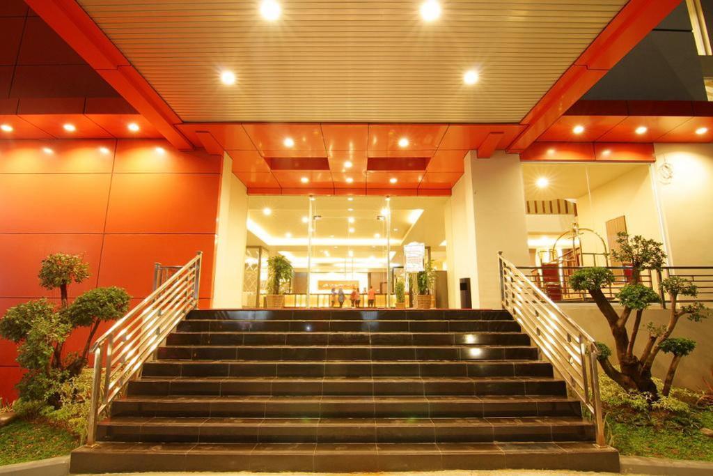 Grand Asia Hotel Makassar Exterior photo