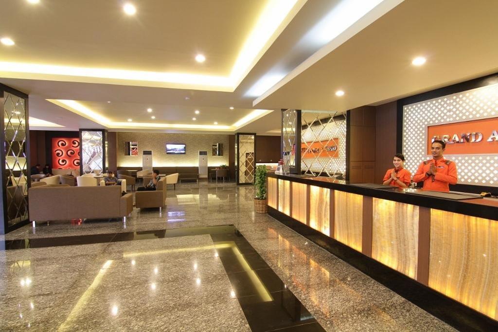 Grand Asia Hotel Makassar Exterior photo